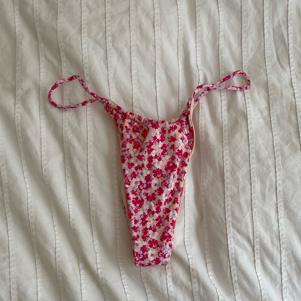 Frankie’s string bikini bottoms
